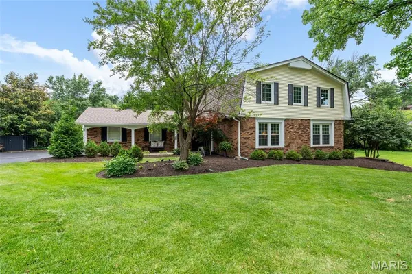 $620,000 | 12226 Royal Valley Drive, Creve Coeur, MO 63141