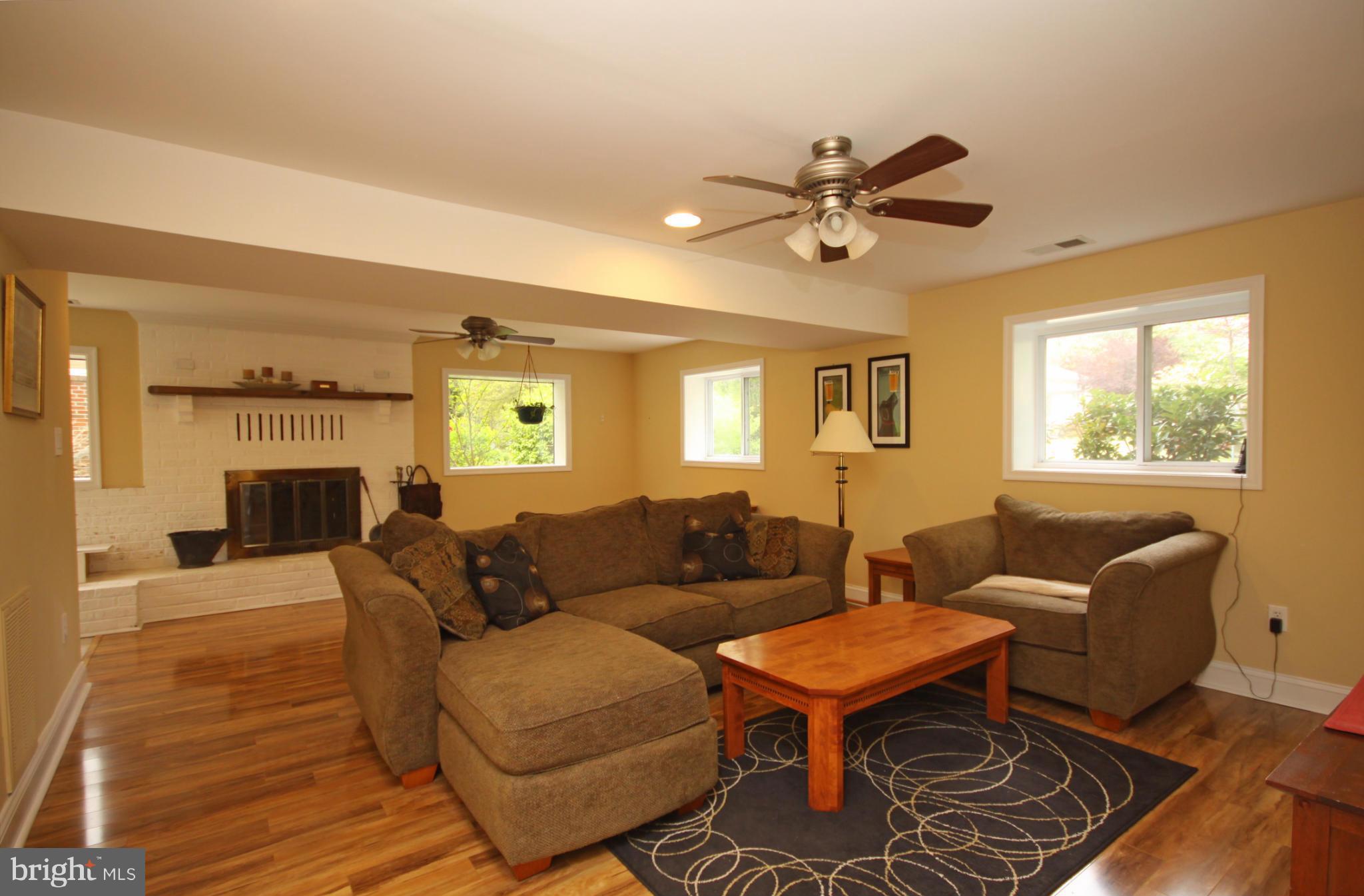109 Cedar Road Severna Park, MD 21146 - Photo 4 of 30 Family Room