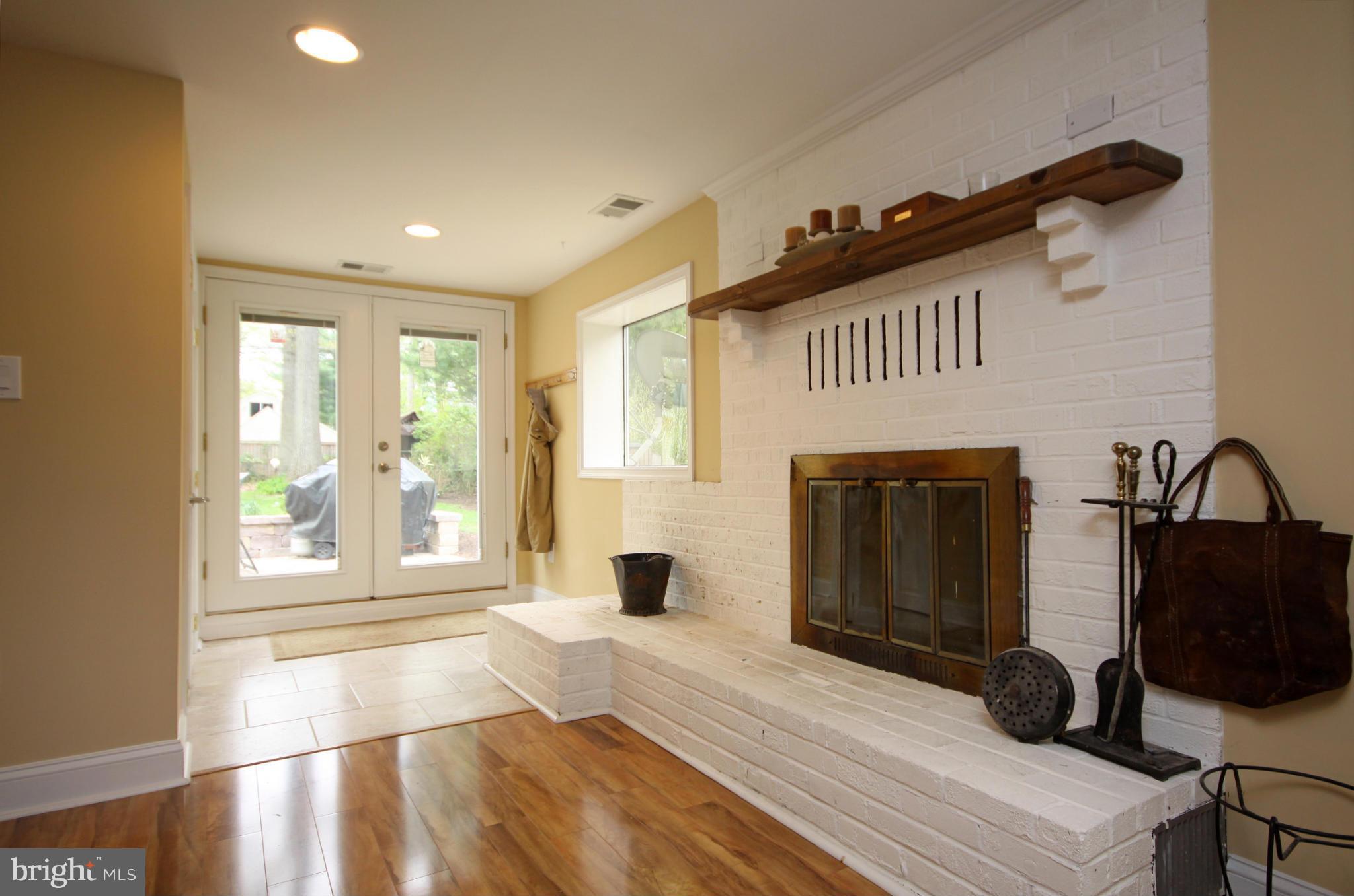 109 Cedar Road Severna Park, MD 21146 - Photo 6 of 30 Family Room