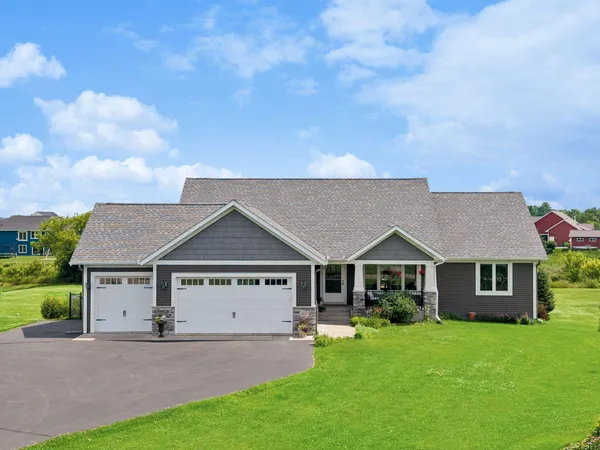 $650,000 | 1527 96th Street, New Richmond, WI 54017