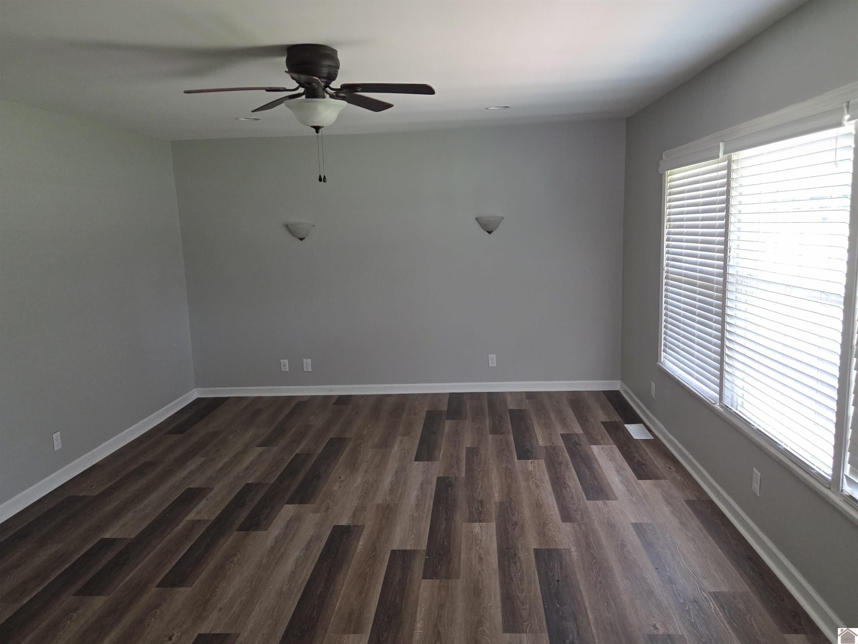 2014 Mayfield Road Wickliffe, KY 42087 - Photo 3 of 9 Living Room