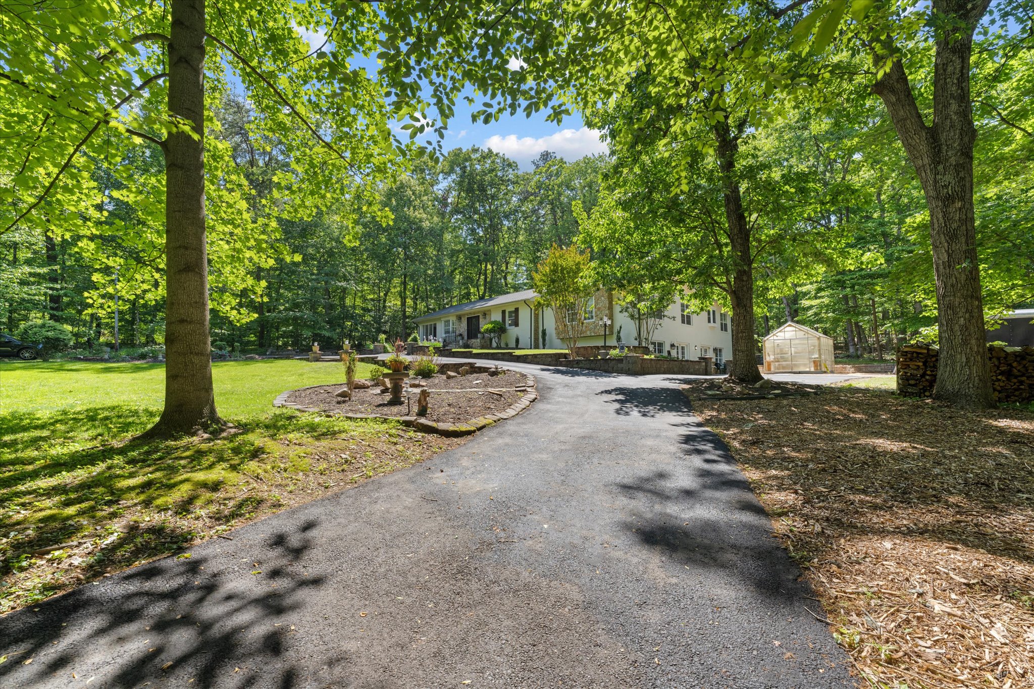 3800 Mountain Road Haymarket, VA 20169 - Photo 26 of 73 Driveway.