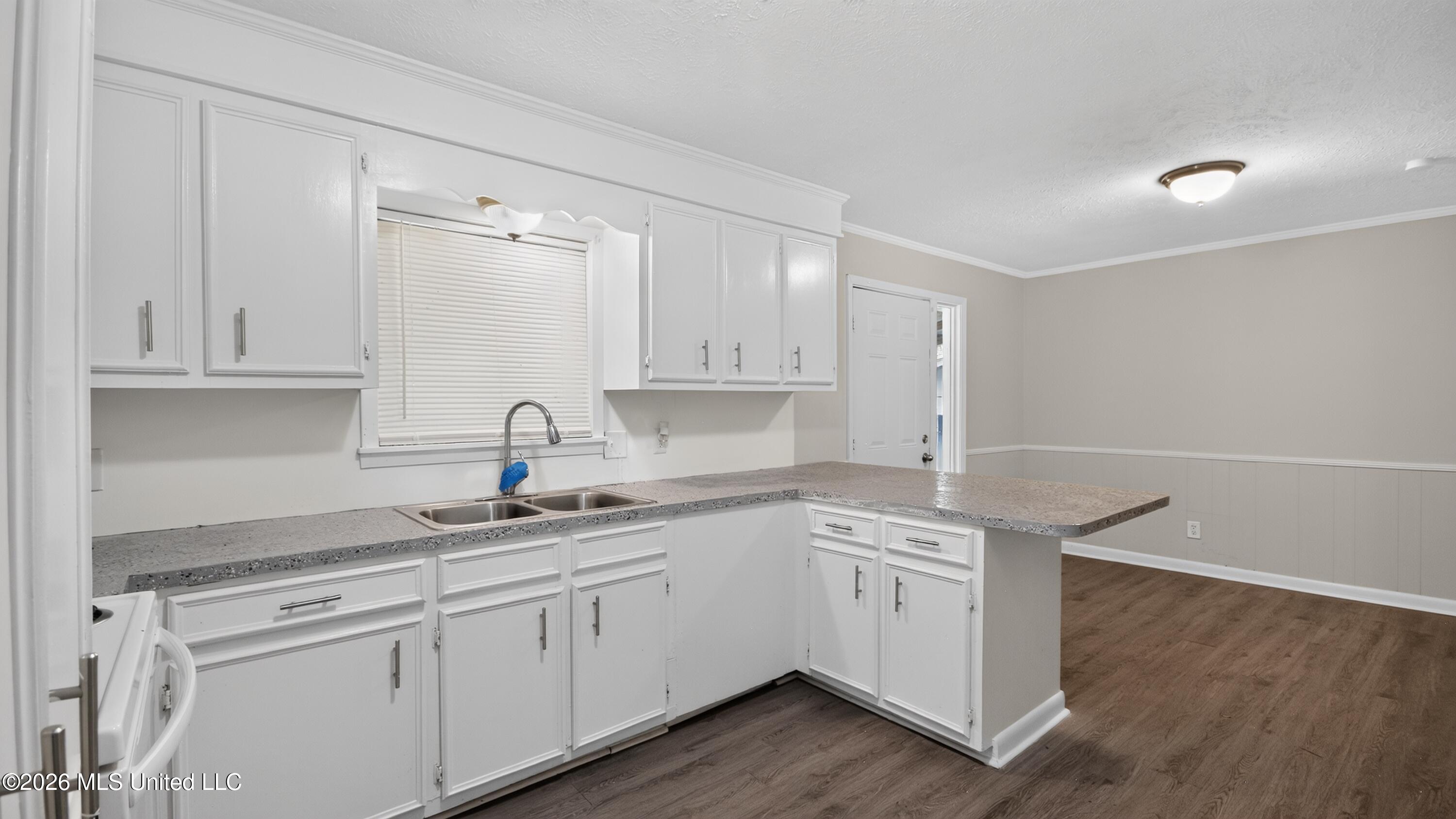 236 South Canton Club Circle Jackson, MS 39211 - Photo 11 of 30 17_236_S_Canton_Club_Cir-Kitchen-0317