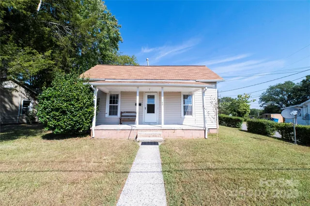 $165,000 | 345 14th Avenue Northeast, Hickory, NC 28601