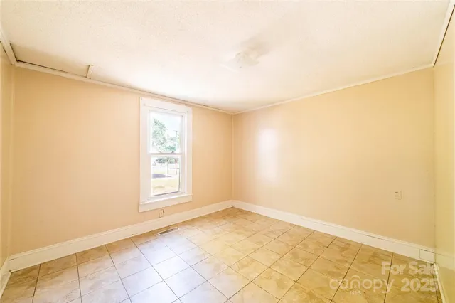 $165,000 | 345 14th Avenue Northeast, Hickory, NC 28601