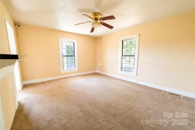 $165,000 | 345 14th Avenue Northeast, Hickory, NC 28601