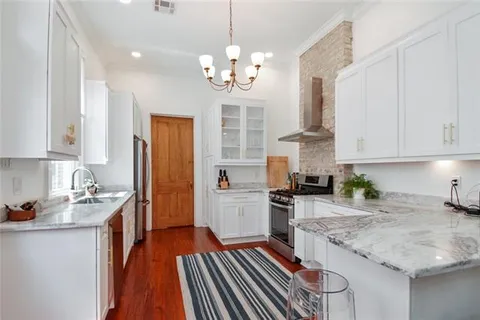 $3,200 | 5250 Laurel Street, New Orleans, LA 70115