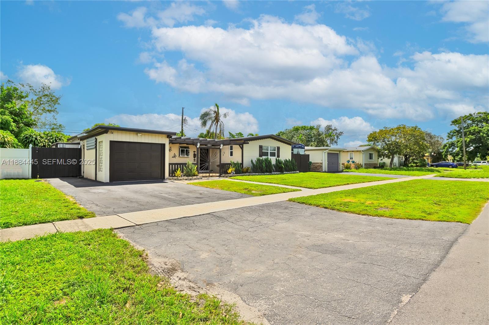 421 Southwest 64th Way Pembroke Pines, FL 33023 - Photo 3 of 34