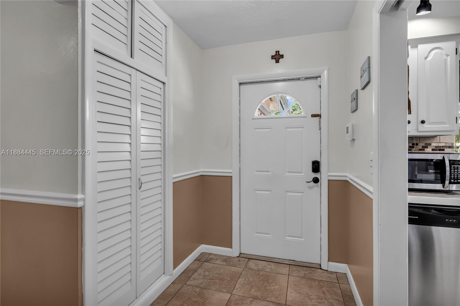 421 Southwest 64th Way Pembroke Pines, FL 33023 - Photo 7 of 34