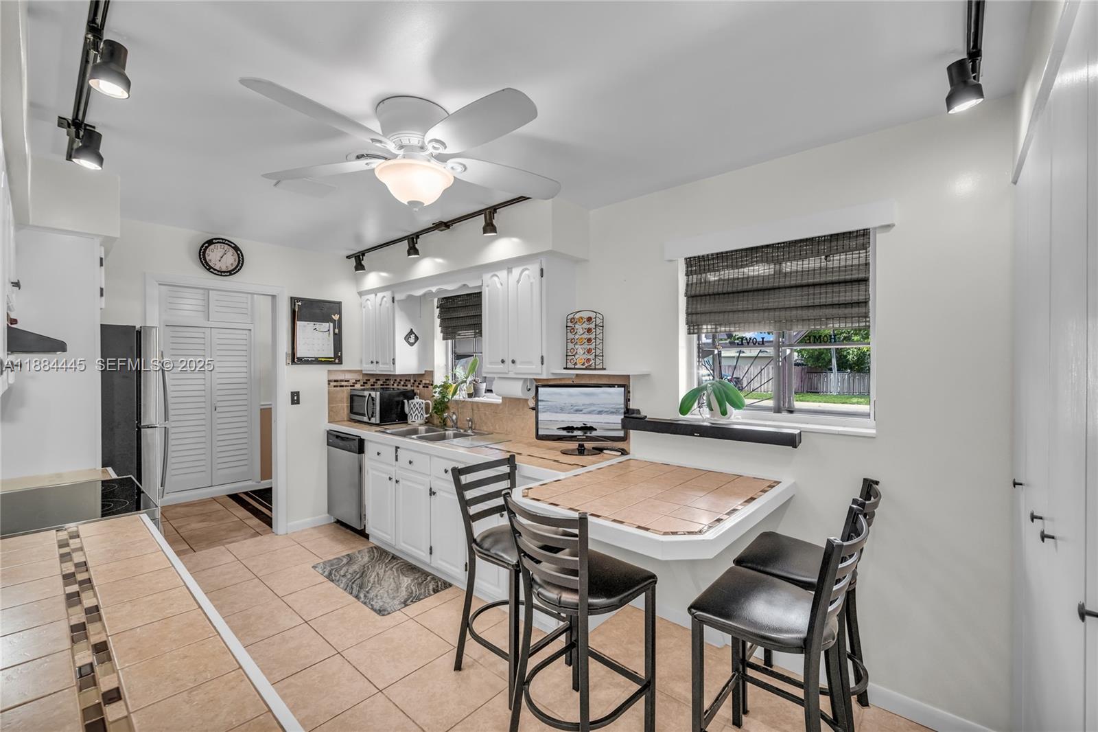 421 Southwest 64th Way Pembroke Pines, FL 33023 - Photo 10 of 34