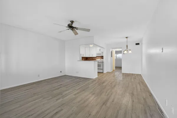 $2,100 | 100 Shore Court, Unit 307, North Palm Beach, FL 33408