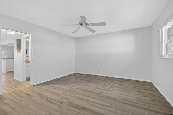 $2,100 | 100 Shore Court, Unit 307, North Palm Beach, FL 33408