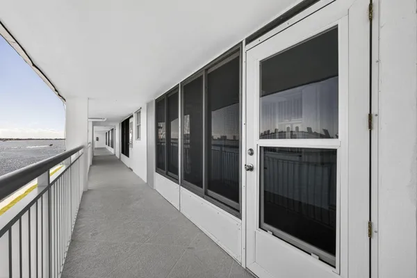 $2,100 | 100 Shore Court, Unit 307, North Palm Beach, FL 33408