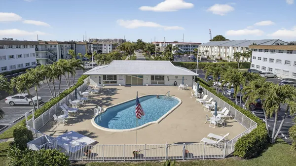 $2,100 | 100 Shore Court, Unit 307, North Palm Beach, FL 33408
