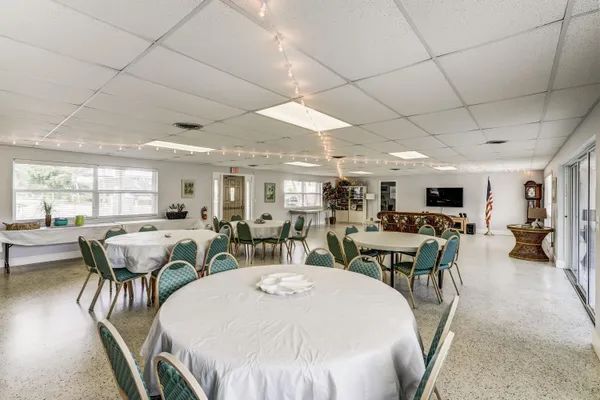 $2,100 | 100 Shore Court, Unit 307, North Palm Beach, FL 33408