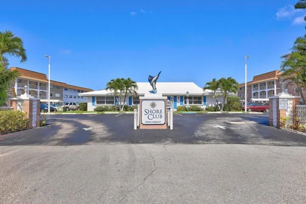 $2,100 | 100 Shore Court, Unit 307, North Palm Beach, FL 33408
