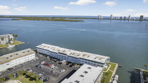 $2,100 | 100 Shore Court, Unit 307, North Palm Beach, FL 33408