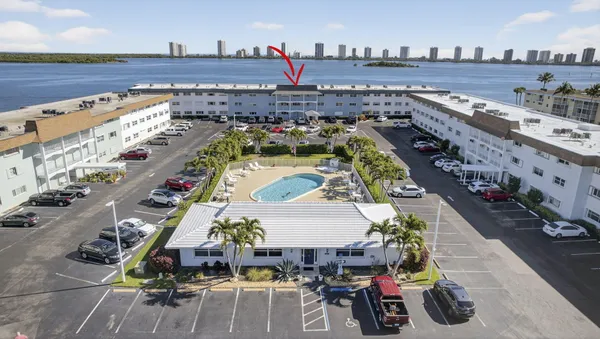 $2,100 | 100 Shore Court, Unit 307, North Palm Beach, FL 33408