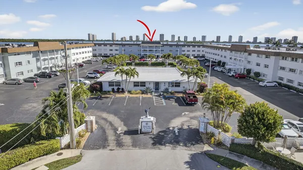 $2,100 | 100 Shore Court, Unit 307, North Palm Beach, FL 33408