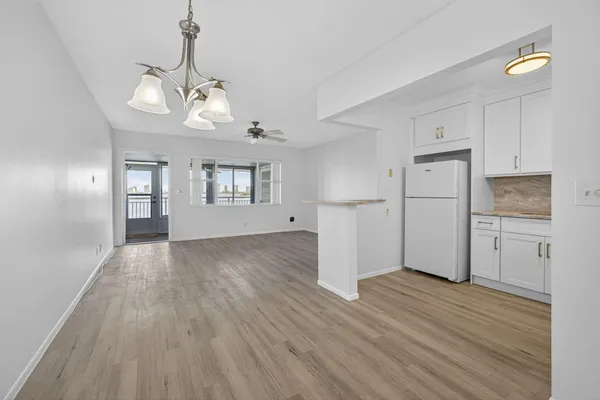 $2,100 | 100 Shore Court, Unit 307, North Palm Beach, FL 33408