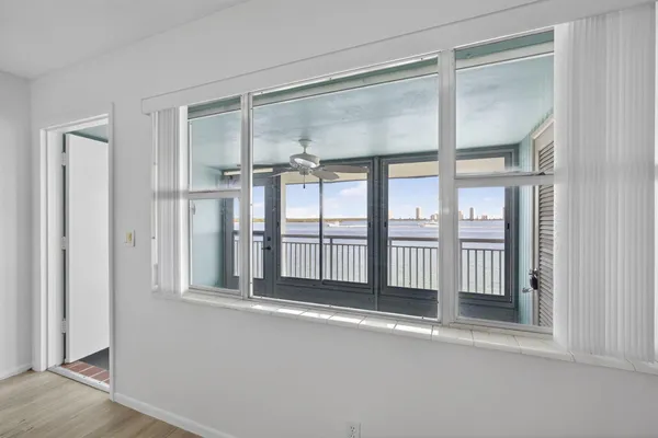 $2,100 | 100 Shore Court, Unit 307, North Palm Beach, FL 33408