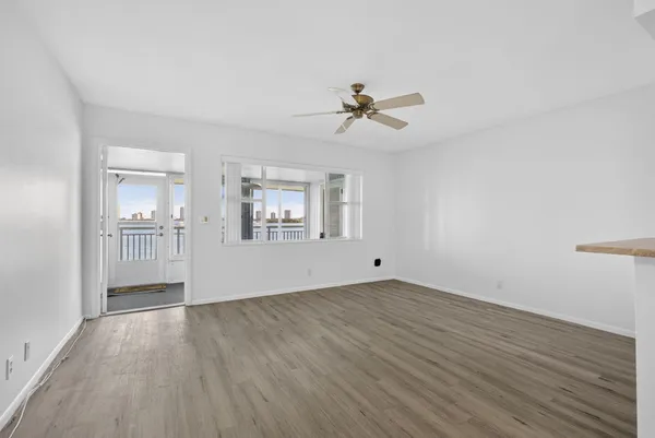 $2,100 | 100 Shore Court, Unit 307, North Palm Beach, FL 33408