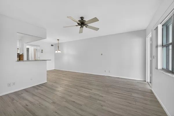 $2,100 | 100 Shore Court, Unit 307, North Palm Beach, FL 33408