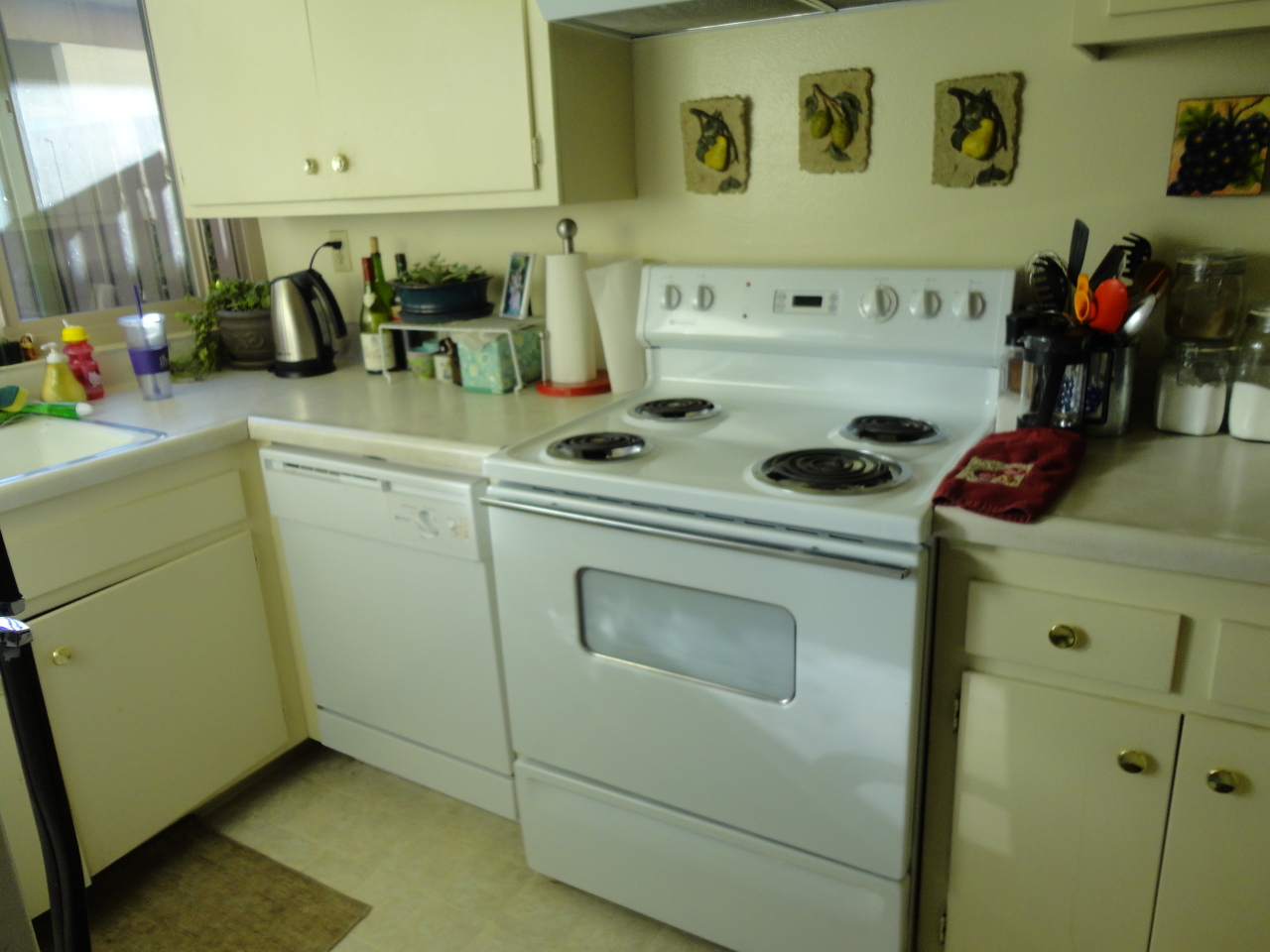 5060 Birchwood Road Santa Barbara, CA 93111 - Photo 4 of 8 Kitchen