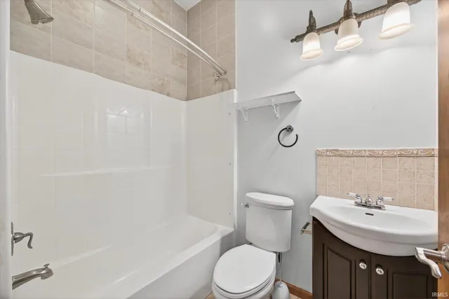 $1,500 | 110 West 6th Street, Unit 4, Bloomington, IN 47404