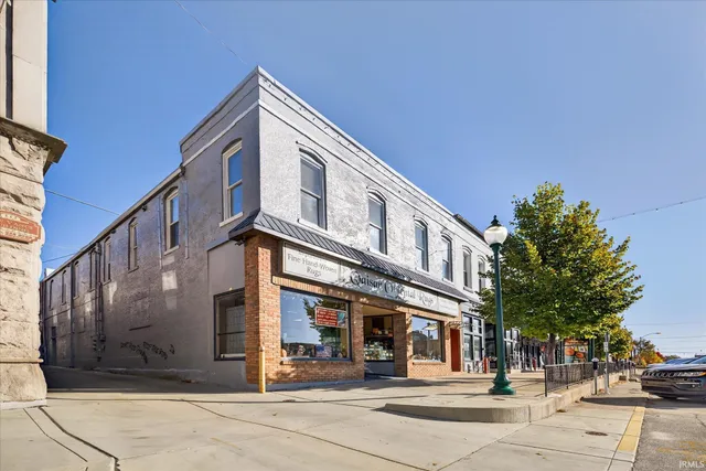 $1,500 | 110 West 6th Street, Unit 4, Bloomington, IN 47404