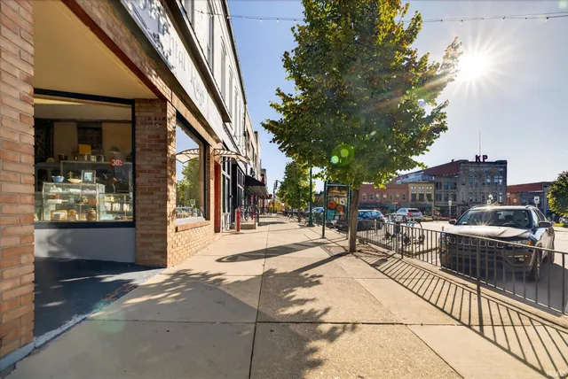 $1,500 | 110 West 6th Street, Unit 4, Bloomington, IN 47404