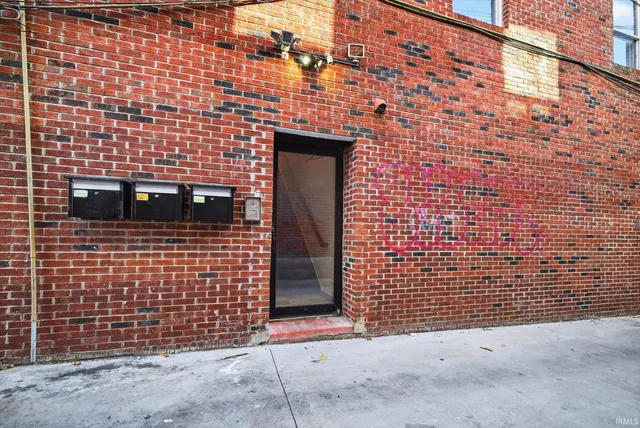 $1,500 | 110 West 6th Street, Unit 4, Bloomington, IN 47404