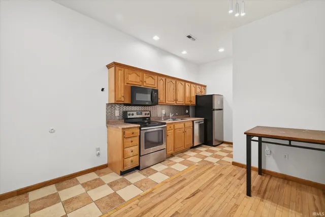 $1,500 | 110 West 6th Street, Unit 4, Bloomington, IN 47404