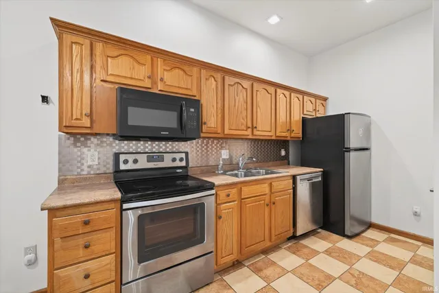 $1,500 | 110 West 6th Street, Unit 4, Bloomington, IN 47404