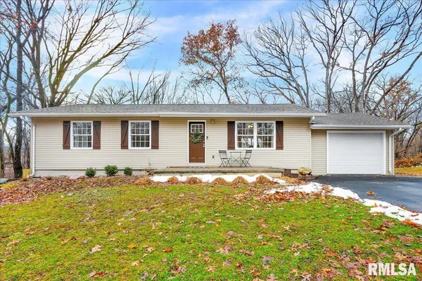 $239,900 | 104 Hawthorne Court, Dahinda, IL 61428