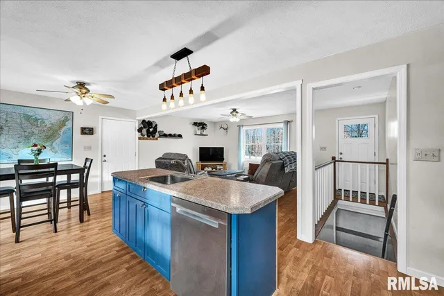 $249,900 | 104 Hawthorne Court, Dahinda, IL 61428