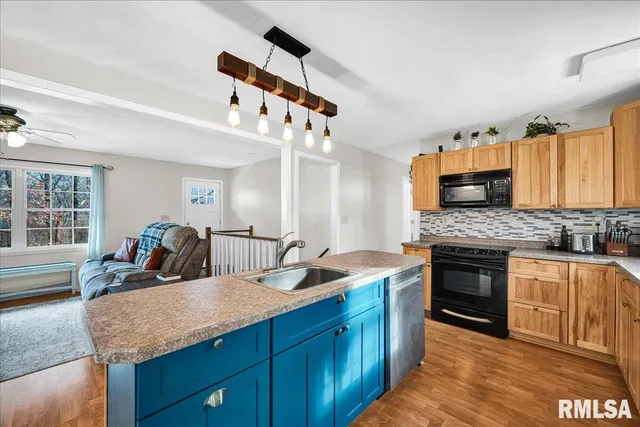 $249,900 | 104 Hawthorne Court, Dahinda, IL 61428