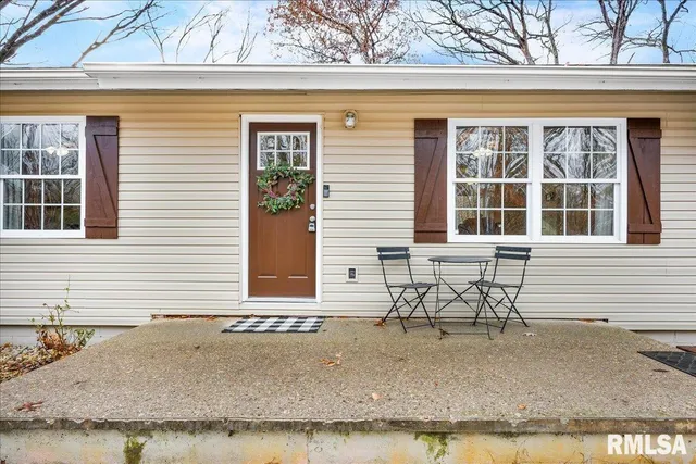 $249,900 | 104 Hawthorne Court, Dahinda, IL 61428