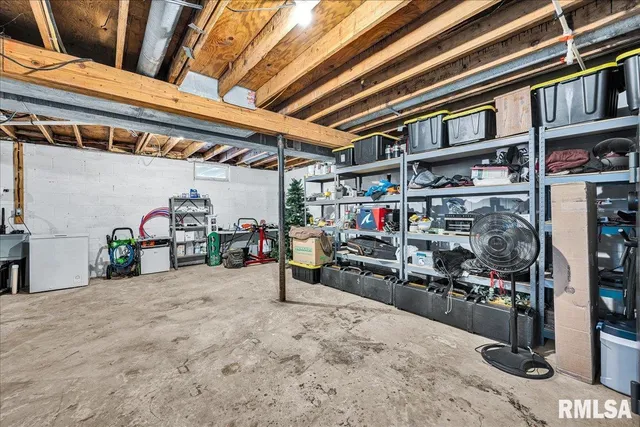 $249,900 | 104 Hawthorne Court, Dahinda, IL 61428