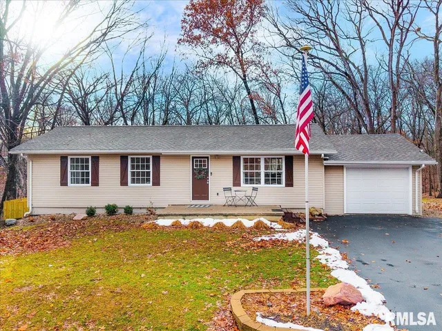 $249,900 | 104 Hawthorne Court, Dahinda, IL 61428