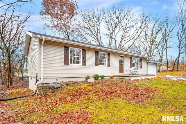 $249,900 | 104 Hawthorne Court, Dahinda, IL 61428