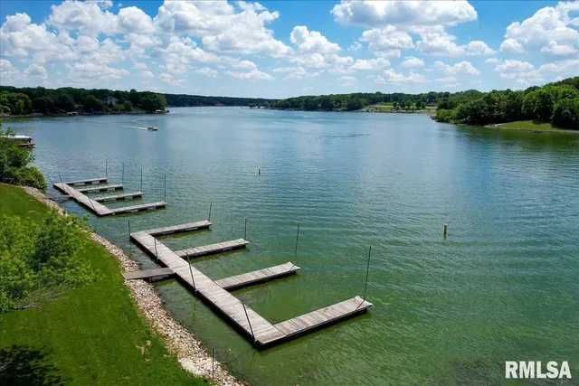 $249,900 | 104 Hawthorne Court, Dahinda, IL 61428