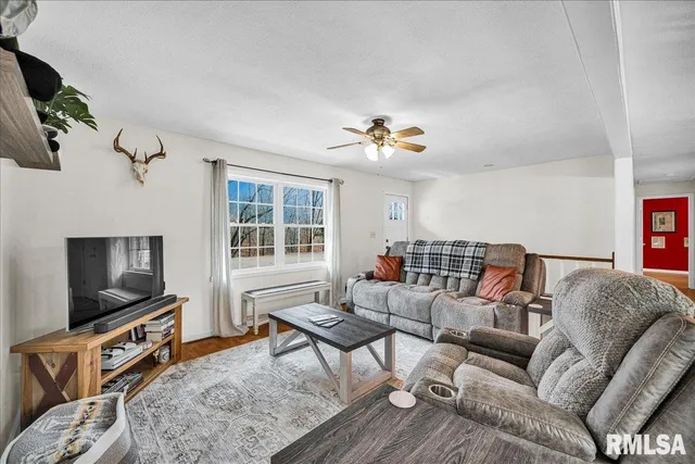 $249,900 | 104 Hawthorne Court, Dahinda, IL 61428