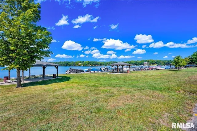 $249,900 | 104 Hawthorne Court, Dahinda, IL 61428