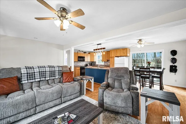 $249,900 | 104 Hawthorne Court, Dahinda, IL 61428