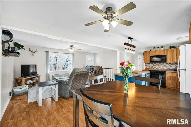 $249,900 | 104 Hawthorne Court, Dahinda, IL 61428