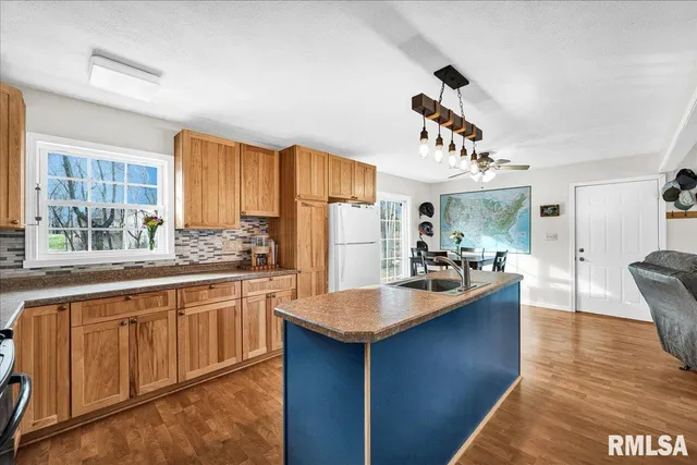 $249,900 | 104 Hawthorne Court, Dahinda, IL 61428