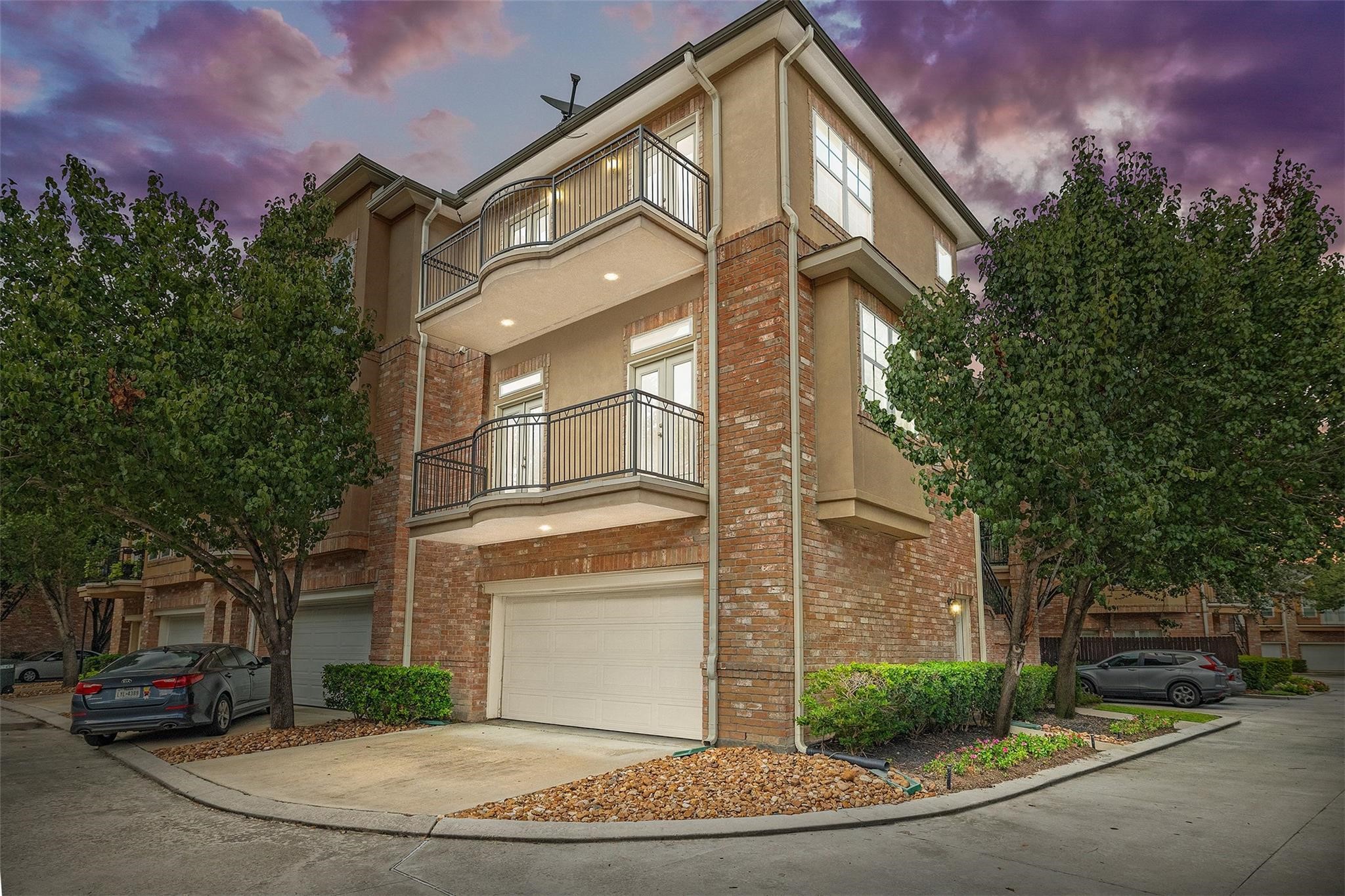 53 Versante Court Houston, TX 77070 - Photo 1 of 30 a view of a white building among the street and palm trees