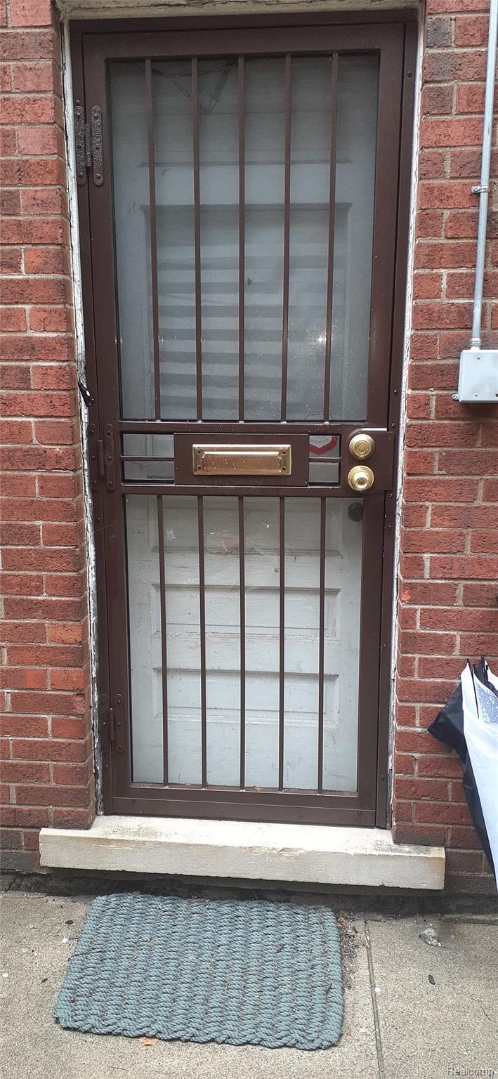 20115 Lichfield Road Detroit, MI 48221 - Photo 6 of 27 LICHFIELD SIDE DOOR.jpg