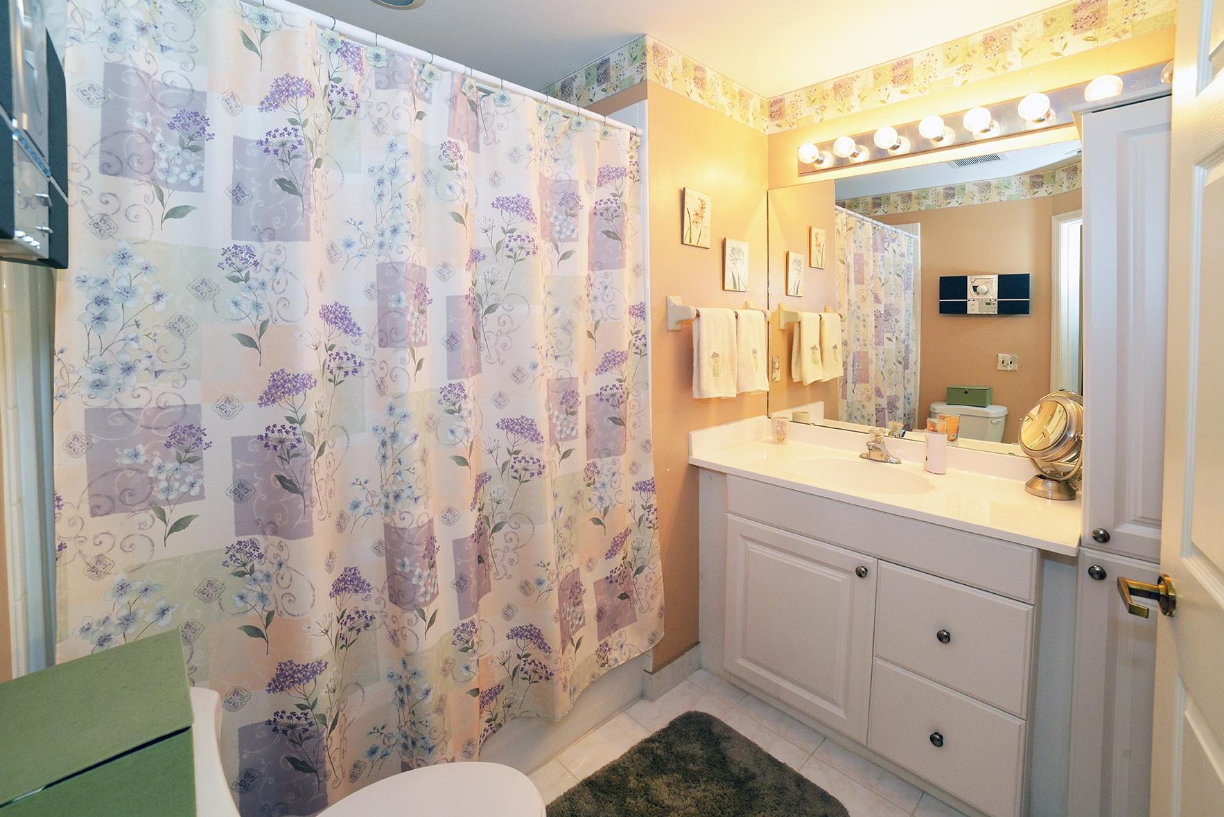 10684 Plainview Circle Boca Raton, FL 33498 - Photo 18 of 22 2nd Bathroom